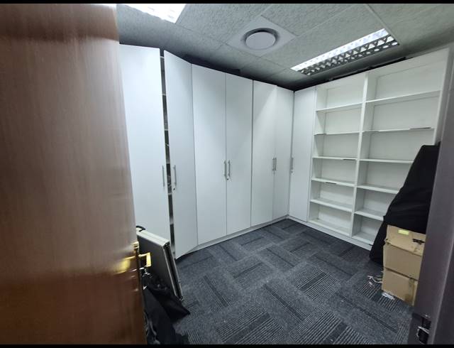 584M² OFFICE TO LET IN BRUMA